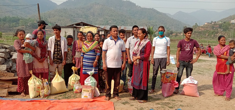 बोहोराद्वारा सिन्धुली कनपा–४ का ९ परिवारलाई राहत प्रदान