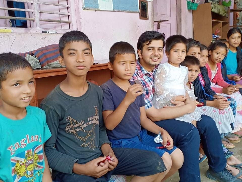 सिन्धुलीका डाक्टरकोे जन्मदिन अ'नाथलयमा