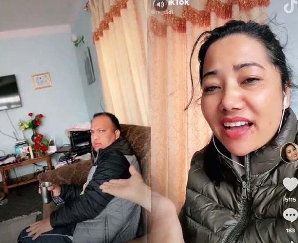सांसद रामकुमारी झाक्रिले टिकटक बनाउँदा उनका श्रीमानले खाउँला झैं हेरेपछि…(भिडियो हेर्नुस )