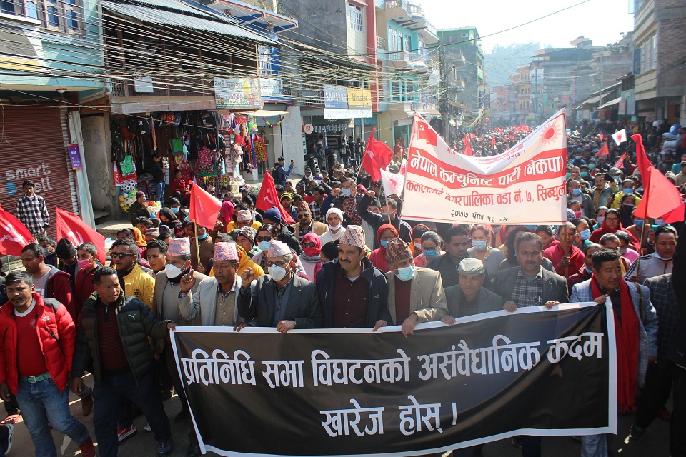 दाहाल– नेपाल प क्षको सिन्धुलीमाडीमा वि शाल ज न प्र दर्शन