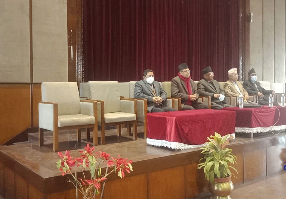 प्रचण्ड–नेपाल पक्षको भेलामा दुई वटा कुर्सी खालि